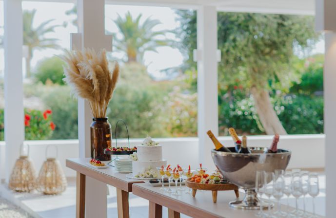 //www.jet2holidays.com/-/media/custom overview images/j2w/nissi beach/fresco terrace_nissi beach resort_ayia napa cyprus (6).jpg